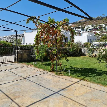 Summer In Bodrum With 2 Car Parking 4 Bedroom 3 Bathroom 2 Garden فيلا مصيف مكونة من 4 غرفة و 3 حمام و حديقتين في بودروم تركيا * Milas