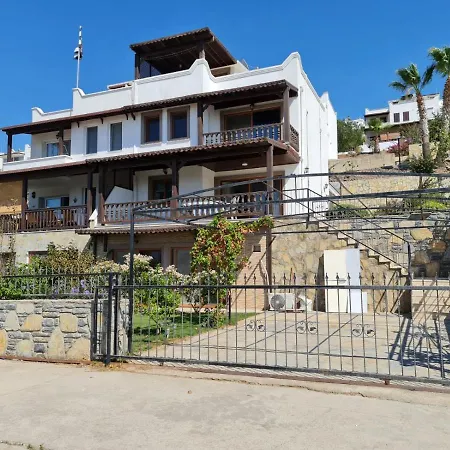 호텔 Summer In Bodrum With 2 Car Parking 4 Bedroom 3 Bathroom 2 Garden فيلا مصيف مكونة من 4 غرفة و 3 حمام و حديقتين في بودروم تركيا Milas