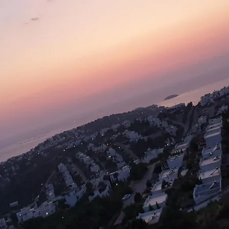 Summer In Bodrum With 2 Car Parking 4 Bedroom 3 Bathroom 2 Garden فيلا مصيف مكونة من 4 غرفة و 3 حمام و حديقتين في بودروم تركيا 호텔