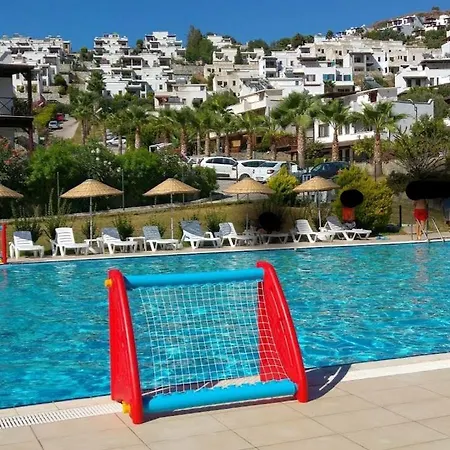 Summer In Bodrum With 2 Car Parking 4 Bedroom 3 Bathroom 2 Garden فيلا مصيف مكونة من 4 غرفة و 3 حمام و حديقتين في بودروم تركيا *
