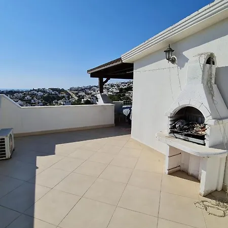 Summer In Bodrum With 2 Car Parking 4 Bedroom 3 Bathroom 2 Garden فيلا مصيف مكونة من 4 غرفة و 3 حمام و حديقتين في بودروم تركيا Hotel