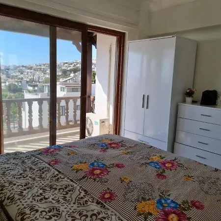 Summer In Bodrum With 2 Car Parking 4 Bedroom 3 Bathroom 2 Garden فيلا مصيف مكونة من 4 غرفة و 3 حمام و حديقتين في بودروم تركيا Hotel *
