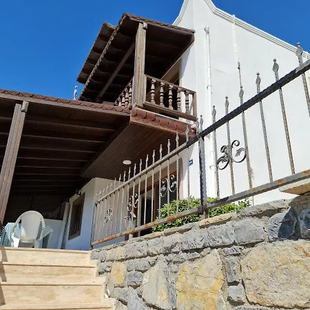 Summer In Bodrum With 2 Car Parking 4 Bedroom 3 Bathroom 2 Garden فيلا مصيف مكونة من 4 غرفة و 3 حمام و حديقتين في بودروم تركيا 호텔 Milas