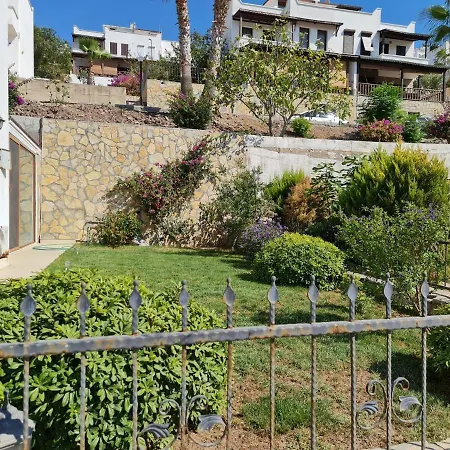 Summer In Bodrum With 2 Car Parking 4 Bedroom 3 Bathroom 2 Garden فيلا مصيف مكونة من 4 غرفة و 3 حمام و حديقتين في بودروم تركيا Hotel *