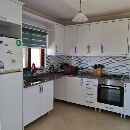Summer In Bodrum With 2 Car Parking 4 Bedroom 3 Bathroom 2 Garden فيلا مصيف مكونة من 4 غرفة و 3 حمام و حديقتين في بودروم تركيا 호텔 *