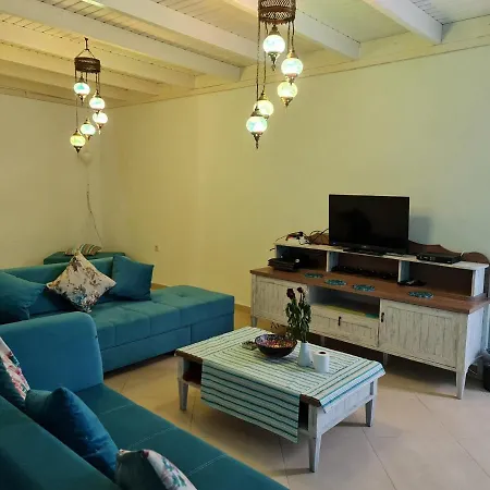 Summer In Bodrum With 2 Car Parking 4 Bedroom 3 Bathroom 2 Garden فيلا مصيف مكونة من 4 غرفة و 3 حمام و حديقتين في بودروم تركيا Hotel