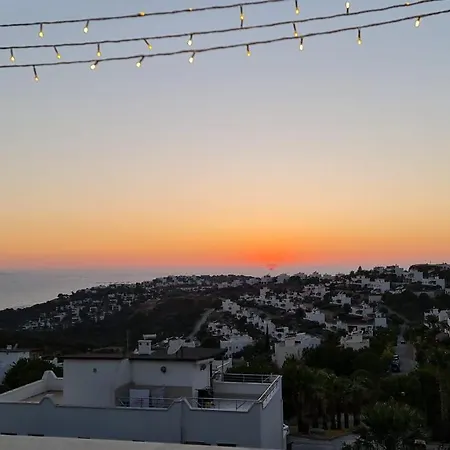 Summer In Bodrum With 2 Car Parking 4 Bedroom 3 Bathroom 2 Garden فيلا مصيف مكونة من 4 غرفة و 3 حمام و حديقتين في بودروم تركيا Hotel Milas
